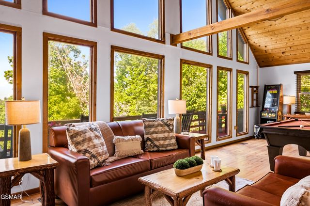 2201 Hideaway Way, Sevierville, TN 37876