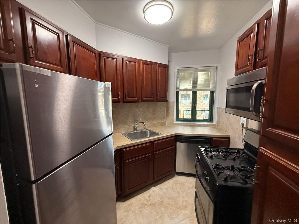 1725 Purdy Street 1C, Bronx, NY 10462