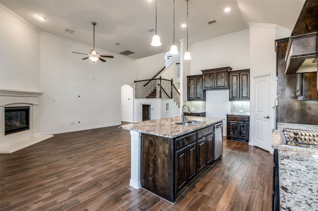 2301 Prairie Glen Street, Lewisville, TX 75056