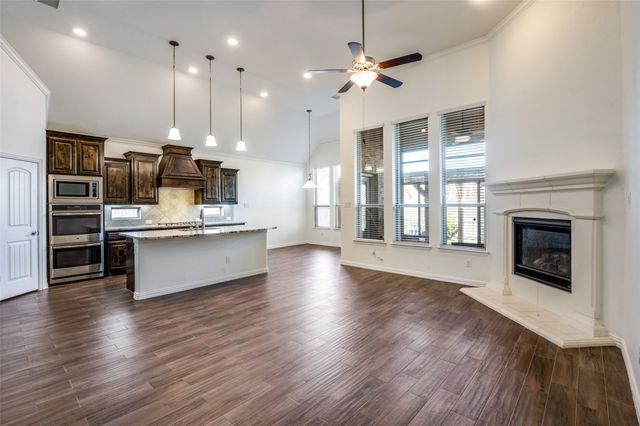 2301 Prairie Glen Street, Lewisville, TX 75056