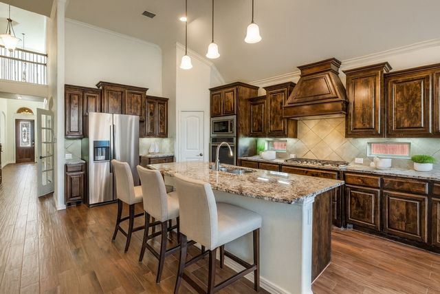 2301 Prairie Glen Street, Lewisville, TX 75056