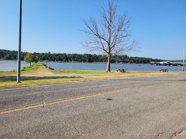 7018 Lakeshore 18, Eufaula, OK 74432