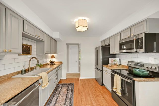 17500 Briar Wood LANE, Brookfield, WI 53045