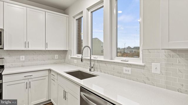 15071 JAXTON SQUARE LN, Haymarket, VA 20169