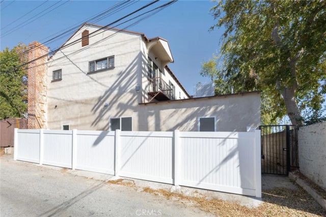 1375 N Mentor Avenue, Pasadena, CA 91104