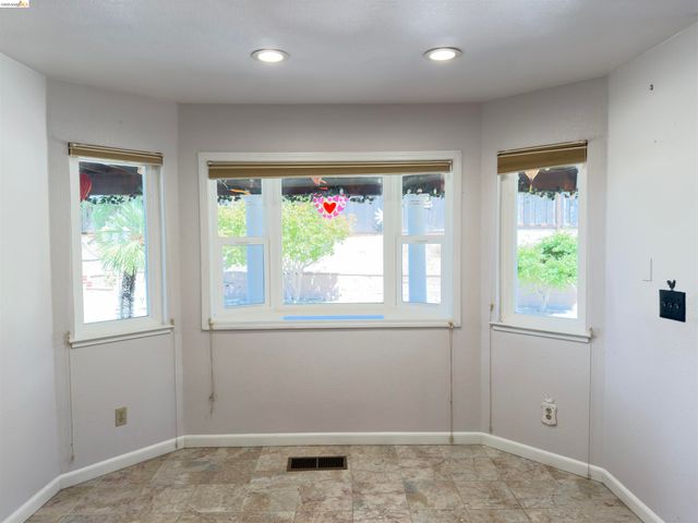 10 live Oak, Pittsburg, CA 94565