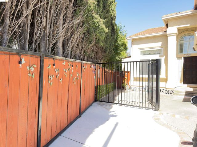 10 live Oak, Pittsburg, CA 94565