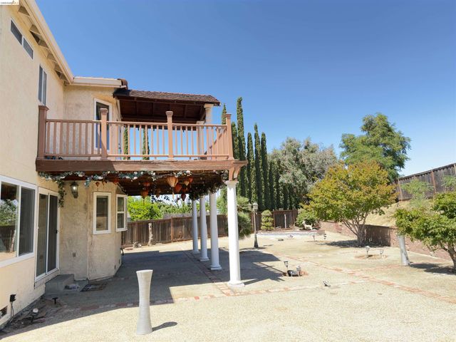 10 live Oak, Pittsburg, CA 94565