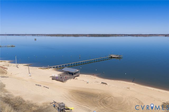 494 Marine Dr, Dunnsville, VA 22454