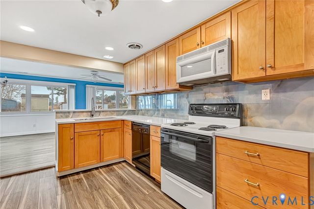 494 Marine Dr, Dunnsville, VA 22454