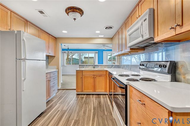 494 Marine Dr, Dunnsville, VA 22454