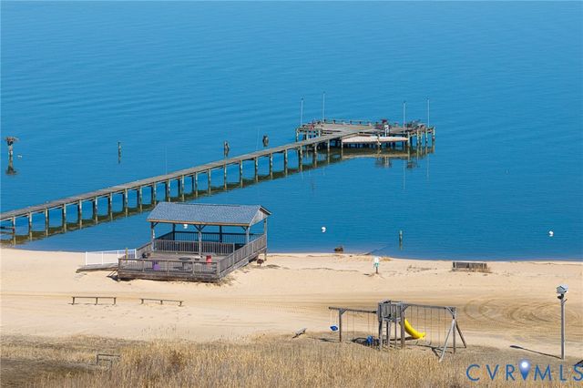 494 Marine Dr, Dunnsville, VA 22454