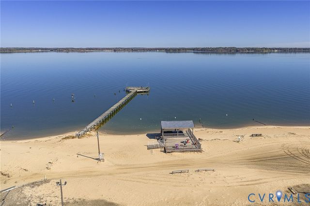 494 Marine Dr, Dunnsville, VA 22454