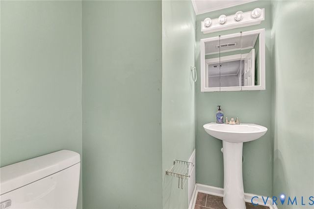 494 Marine Dr, Dunnsville, VA 22454