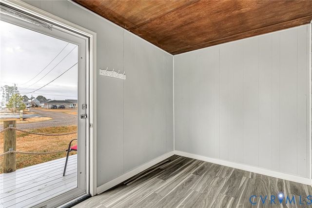 494 Marine Dr, Dunnsville, VA 22454