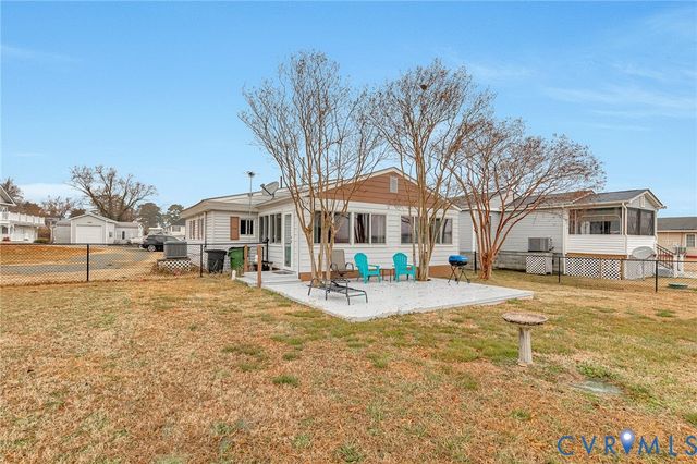 494 Marine Dr, Dunnsville, VA 22454