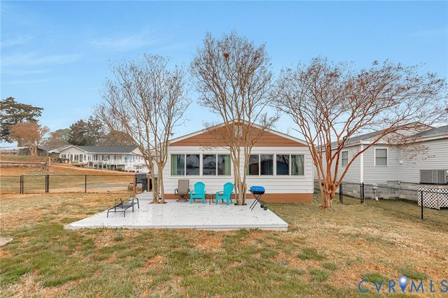 494 Marine Dr, Dunnsville, VA 22454