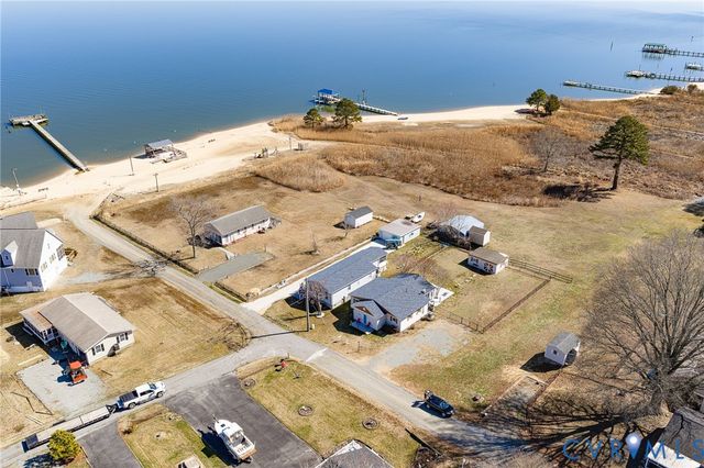 494 Marine Dr, Dunnsville, VA 22454