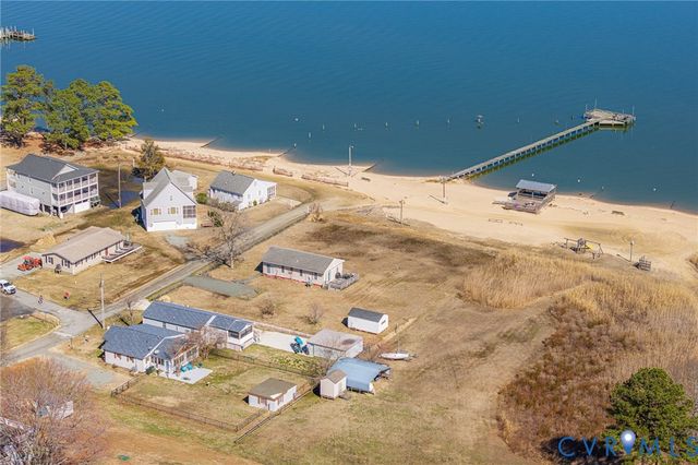 494 Marine Dr, Dunnsville, VA 22454