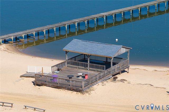 494 Marine Dr, Dunnsville, VA 22454