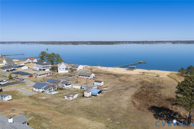 494 Marine Dr, Dunnsville, VA 22454