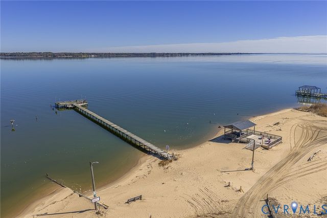 494 Marine Dr, Dunnsville, VA 22454