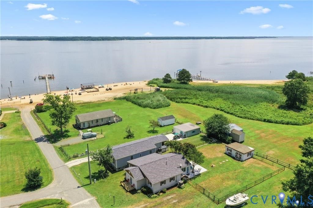 494 Marine Dr, Dunnsville, VA 22454