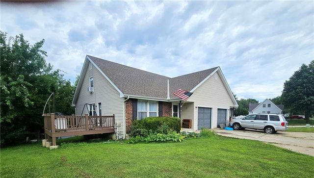 7014 Sobbie Road, Pleasant Valley, MO 64068
