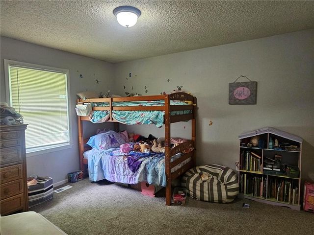 7014 Sobbie Road, Pleasant Valley, MO 64068