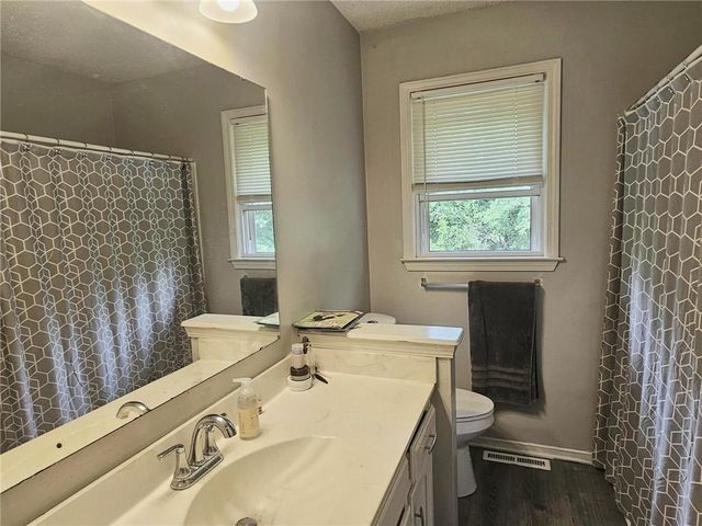 7014 Sobbie Road, Pleasant Valley, MO 64068
