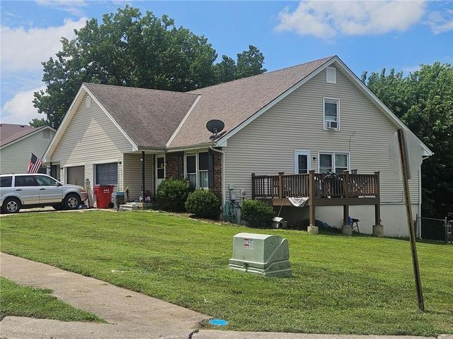 7014 Sobbie Road, Pleasant Valley, MO 64068