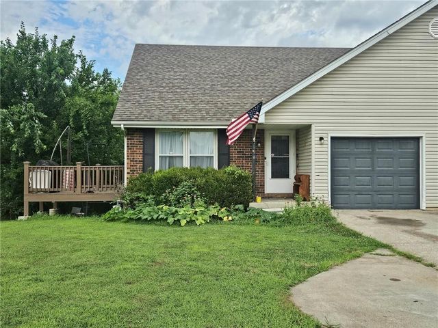 7014 Sobbie Road, Pleasant Valley, MO 64068