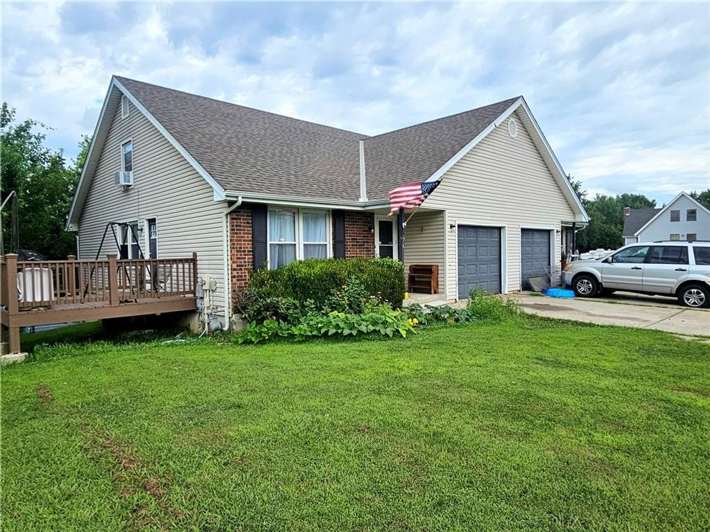 7014 Sobbie Road, Pleasant Valley, MO 64068