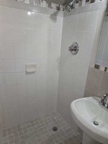 215 30th Street 2, Miami Beach, FL 33140