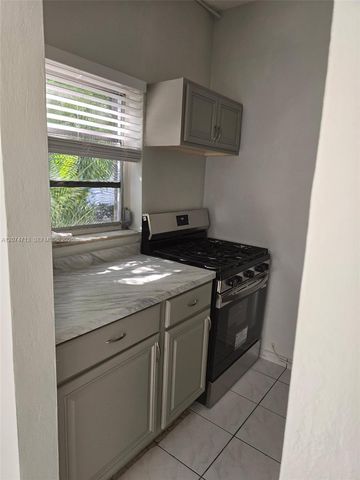 215 30th Street 2, Miami Beach, FL 33140