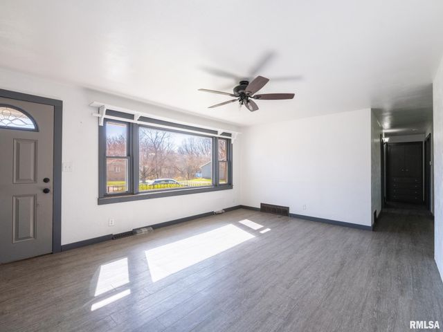 135 GLENVIEW Avenue, East Peoria, IL 61611