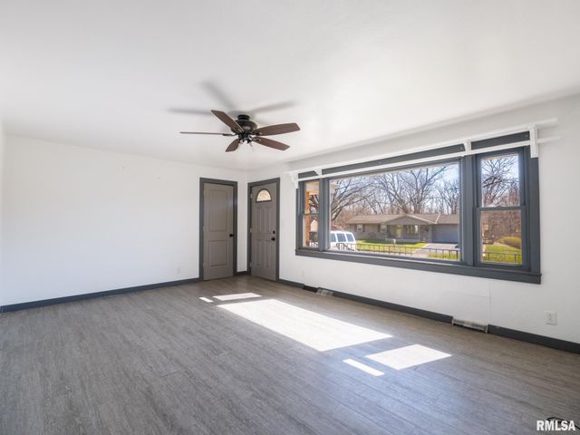 135 GLENVIEW Avenue, East Peoria, IL 61611