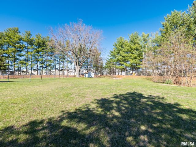 135 GLENVIEW Avenue, East Peoria, IL 61611