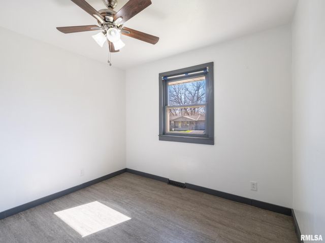 135 GLENVIEW Avenue, East Peoria, IL 61611