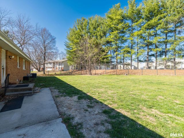 135 GLENVIEW Avenue, East Peoria, IL 61611