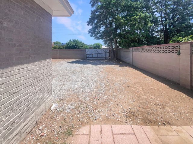 916 DAKOTA Street SE, Albuquerque, NM 87108