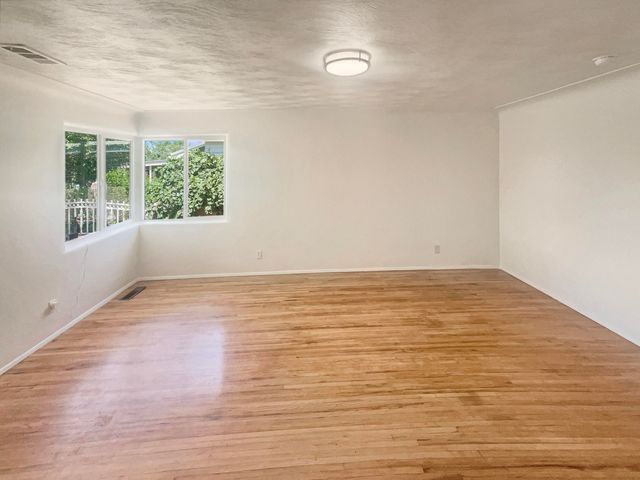 916 DAKOTA Street SE, Albuquerque, NM 87108