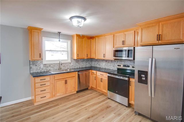 429 Oak Street, East Alton, IL 62024