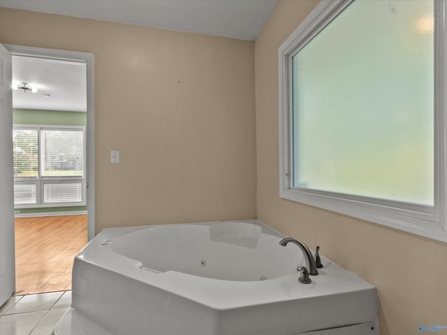 908 Speake Road NW, Huntsville, AL 35816