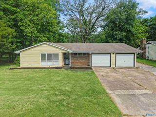 908 Speake Road NW, Huntsville, AL 35816