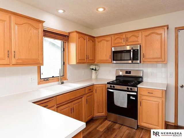 7033 S 163rd Street, Omaha, NE 68136