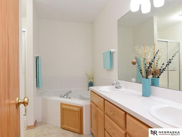 7033 S 163rd Street, Omaha, NE 68136