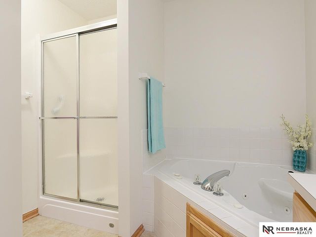 7033 S 163rd Street, Omaha, NE 68136