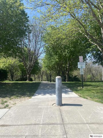 7033 S 163rd Street, Omaha, NE 68136