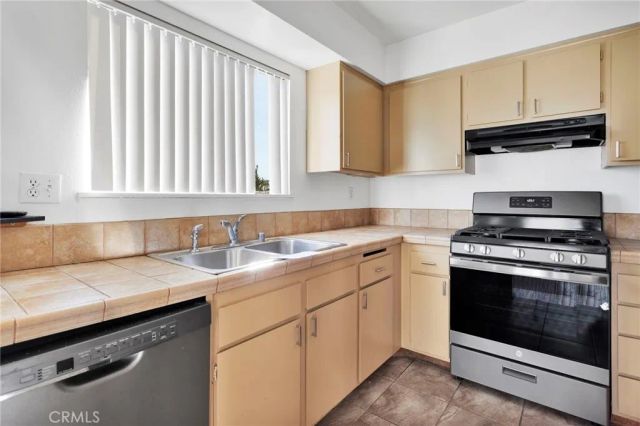 1216 S Cypress Avenue E, Ontario, CA 91762